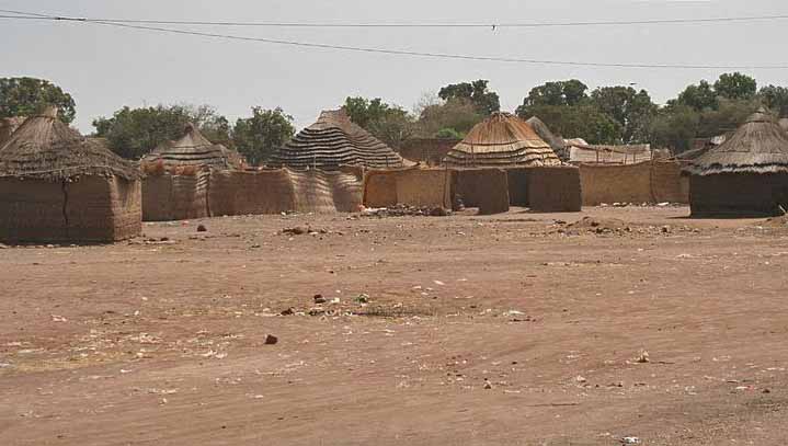 http://morningstarnews.org/wp-content/uploads/2015/03/Thatched-huts-in-Aweil-South-Sudan.-Kebreker-at-German-language-Wikipedia.jpg