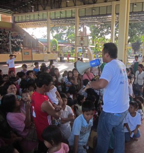 Children caught in armed conflict are entertained at an evacuation center in Mindanao. (Morning Star News)