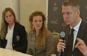 Provita attorney Ruth Nordström and attorney Roger Kiska of Alliance Defending Freedom flank Ellinor Grimmark at press conference last month. (TV4Nyheterna)