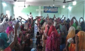 Church at worship in Jaunpur District, Uttar Pradesh on Sept. 16 in spite of persecution by Hindu extremists. (Morning Star News)