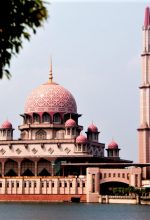 Putra Mosque in Putrajaya, Malaysia. (Wikipedia, Azmil77)