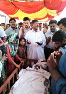 Mourners at funeral of Javed Masih, killed near Faisalabad, Pakistan in May 2019. (Morning Star News)