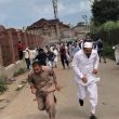 Protestors flee police tear gas directed at Kashmiris protesting India’s revocation of Jammu and Kashmir state’s special status in August 2019. (Morning Star News)