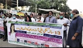 Protest for recovery of Arzoo Raja in Karachi, Pakistan. (Morning Star News photo courtesy of Ghazala Shafique)