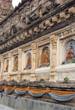 Mahabodhi temple in Bodh Gaya, Buddhist site venerated by both Buddhists and Hindus in Bihar state, India. (Creative Commons, Ineb-2553)