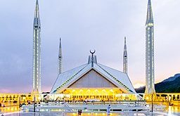 Faisal Mosque in Islamabad, Pakistan. (Fawad4real, Creative Commons)