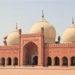 Badshahi Mosque in Lahore, Pakistan. (Romero Maia, Creative Commons)