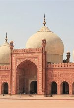 Badshahi Mosque in Lahore, Pakistan. (Romero Maia, Creative Commons)