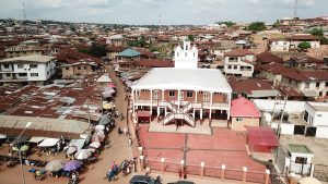 Central Mosque in Auchi, Edo state, Nigeria. (Chisgo9ogie, Creative Commons)