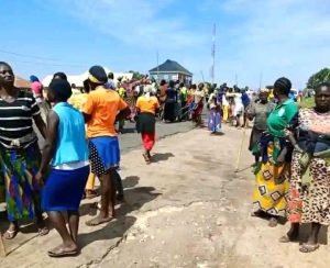 Villagers at site where six Christians were killed on Tuesday (April 25) in Farin Lamba, Plateau state, Nigeria. (Ron Thomas for Morning Star News)