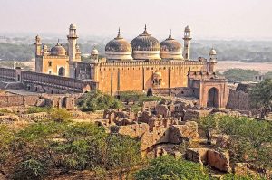 Abbasi Mosque in Bahawalpur District, Punjab Province, Pakistan. (Naveedulfatkhan, Creative Commons)