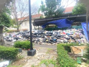 Garbage piled up near St. Antonius Padua Catholic Church in Yogyakarta city, Central Java, Indonesia. (Morning Star News)