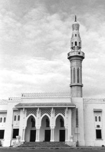 Mosque of Islamic Solidarity in Mogadishu, Somalia. (Hiram A. Ruiz, Creative Commons)