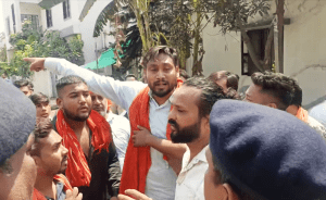 Hindu extremists confront church members in Raipur, India on March 9, 2025. (Morning Star News screenshot)