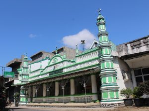 Muhammadan Mosque in Padang, Sumatra, Indonesia. (Zhilal Darma, Creative Commons)