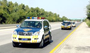 Police vehicles in Pakistan. (Akash0078, Creative Commons)