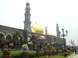 Dian Al Mahri mosque in Depok, West Java, Indonesia. (Alamnirvana, Creative Commons)