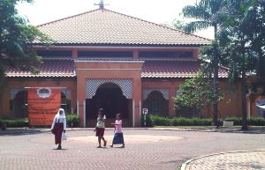 Mosque in Gunung Putri District, West Java Province, Indonesia. (Nur Cholis, Creative Commons)