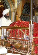 Sikh ceremonial reader reciting from the Guru Granth Sahib. (Hari Singh, Creative Commons)