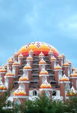 The 99-dome mosque in Makassar, South Sulawesi Province, Indonesia. (Kementerian Pariwisata dan Ekonomi Kreatif Indonesia, Creative Commons)